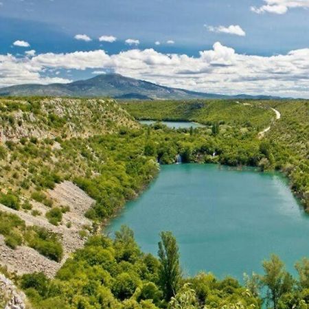 Bedroom For 1, In 100 Y Old Dalmatian House, Under Mountain, 14 Km To Np Krka, 35 Mins Drive To Beach Razvode Extérieur photo