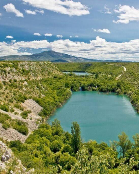 Bedroom For 1, In 100 Y Old Dalmatian House, Under Mountain, 14 Km To Np Krka, 35 Mins Drive To Beach Razvode Extérieur photo